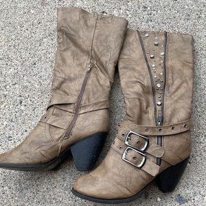 Day trip tan boots size 8.5